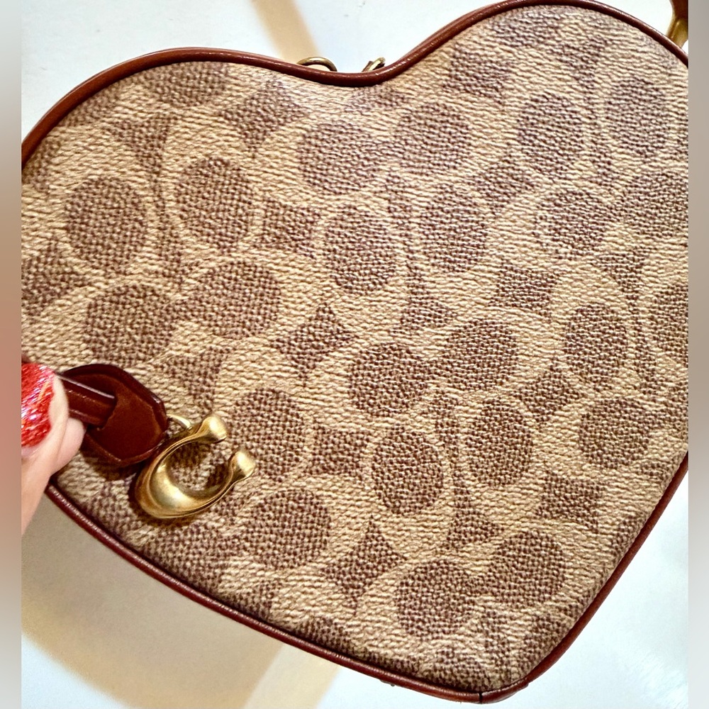 ❤️Coach-Heart Signature Monogram Canvas Crossbody Bag❤️ - Picture 3 of 13
